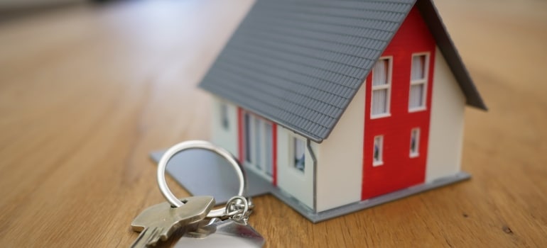 Picture of a small house keychain 
