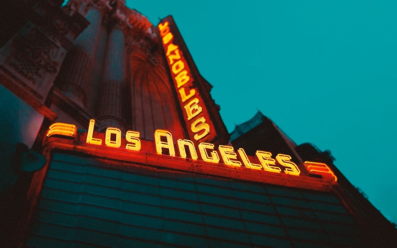 A sign on a building that says Los Angeles
